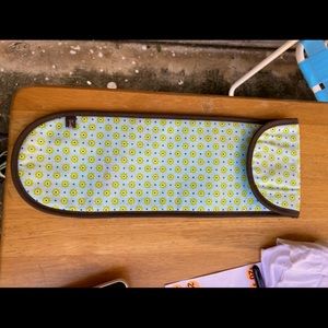 Twenty-One insulated curling iron/ straightener.